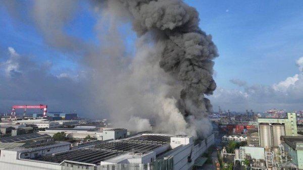 涵乔财富 台湾高雄突发火灾，15人送医_大皖新闻 | 安徽网